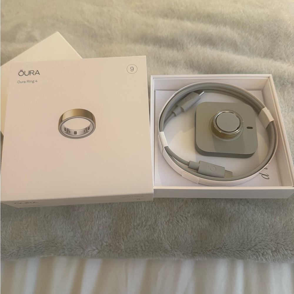 Oura Ring Gen 4 in Elegant Gold